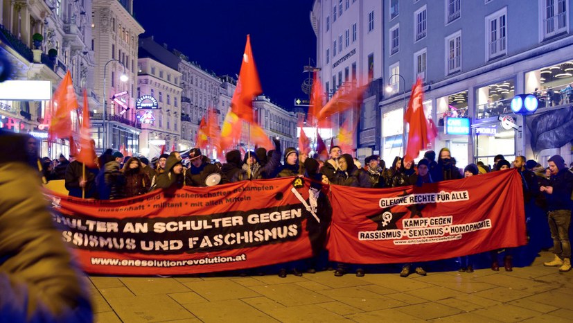 Aufstehen gegen Rechts! Massenproteste in Österreich