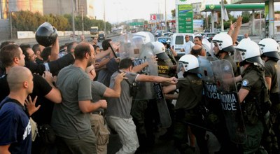 police against Greek steelworkers of Aspropirgos